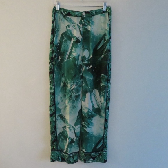 LE SUPERBE Staycation Wide Leg Pant in Emerald
Quartz Satin - Size 4 - Picture 2 of 6